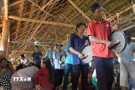 Lễ Ét Đông của đồng bào Bahnar nhánh Giơ Lâng với mong muốn có một vụ mùa bội thu. (Ảnh: Dư Toán/TTXVN)