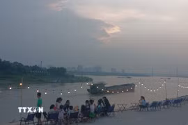 Hoàng hôn tại ngã ba sông Hồng-sông Đuống (Hà Nội). (Ảnh: Tuyết Mai/TTXVN)