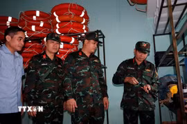 Lãnh đạo Bộ Chỉ huy Quân sự thành phố Đà Nẵng kiểm tra công tác phòng, chống thiên tai tại các địa phương dễ xảy ra ngập lụt. (Ảnh: TTXVN phát)