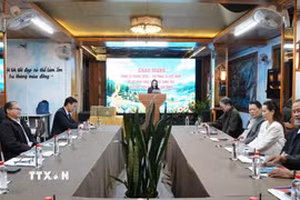 Các đại biểu dự khai mạc Hội trại sáng tác Âm nhạc Festival hoa Đà Lạt Lâm Đồng lần thứ nhất. (Ảnh: Nguyễn Dũng/TTXVN)