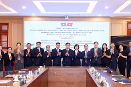 Các đại biểu Ban tuyên giáo Trung ương và Ban Tuyên huấn Trung ương Đảng Nhân dân cách mạng Lào tham dự hội đàm. (Ảnh: Phương Hoa/TTXVN)