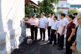 “Uống trà nghe dân nói” - cách làm hay từ chính quyền cơ sở ở Hưng Yên. (Ảnh: Thế Duyệt/TTXVN)