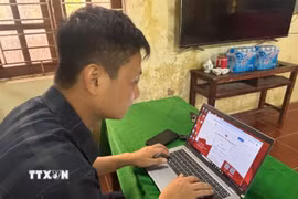Người dân Thanh Hóa vùng sâu, vùng xa được tiếp cận Internet. (Ảnh: Khiếu Tư/TTXVN)