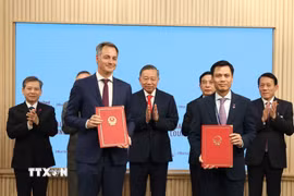 Tổng Bí thư, Chủ tịch nước Tô Lâm chứng kiến lễ trao văn kiện, thỏa thuận hợp tác của Việt Nam với các cơ quan của Liên hợp quốc. (Ảnh: Thống Nhất/TTXVN)