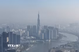 Ô nhiễm không khí khu vực trung tâm Thành phố Hồ Chí Minh. (Ảnh: Hồng Đạt/TTXVN)