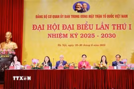 Đoàn Chủ tịch điều hành Đại hội. (Ảnh: Minh Đức/TTXVN)