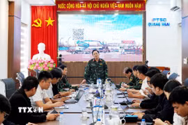 Đại tá Phạm Minh Nhật, Phó Cục trưởng Cục Xăng dầu, thông tin tại buổi họp báo. (Ảnh: Phạm Cường/TTXVN)