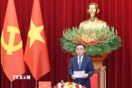 Thường trực Ban Bí thư Trần Cẩm Tú phát biểu tại buổi tiếp Đoàn cán bộ cấp Thứ trưởng và tương đương của Đảng Nhân dân Cách mạng Lào. (Ảnh: Phương Hoa/TTXVN)