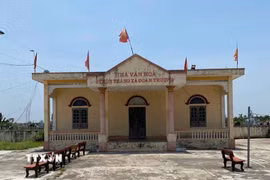 Sau sáp nhập, thôn Hoàng Du, xã Gia Phúc (Hải Phòng) có hai nhà văn hóa đều đã cũ, không đáp ứng quy mô hội họp đông người của thôn mới sau sáp nhập. (Ảnh: Mạnh Minh/TTXVN)