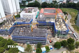 Dự án nhà ở xã hội số 4 Phan Chu Trinh, phường Bình Thạnh, Thành phố Hồ Chí Minh, tích cực thi công. (Ảnh: Thanh Vũ/TTXVN)