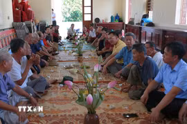 Một buổi “Trà sáng thứ Bảy - Chính quyền lắng nghe nhân dân” tổ chức tại thôn Đại Thắng, xã Kiến Hưng. (Ảnh: Minh Thu/TTXVN)