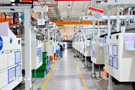 Dây chuyền máy móc, thiết bị hiện đại phục vụ hoạt động sản xuất tại doanh nghiệp trên địa bàn thành phố Bắc Ninh. (Ảnh: Đồng Thúy/TTXVN)
