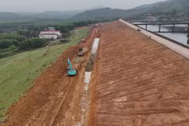 Hà Tĩnh khẩn trương sửa chữa hồ chứa nước Kẻ Gỗ
