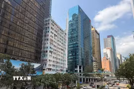 Do mật độ dân số đông, giá nhà ở Hong Kong luôn thuộc hàng đắt đỏ nhất thế giới. (Ảnh: Mạc Luyện/TTXVN)