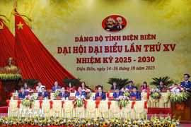 Đoàn Chủ tịch điều hành Đại hội đại biểu Đảng bộ tỉnh Điện Biên lần thứ XV, nhiệm kỳ 2025-2030. (Ảnh: Xuân Tư/TTXVN)
