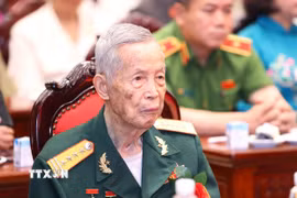 Anh hùng Lực lượng vũ trang nhân dân La Văn Cầu. (Ảnh: Văn Điệp/TTXVN)