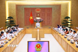 Thủ tướng Lê Minh Hưng làm việc với lãnh đạo Bộ Văn hóa, Thể thao và Du lịch. (Ảnh: Dương Giang/TTXVN)