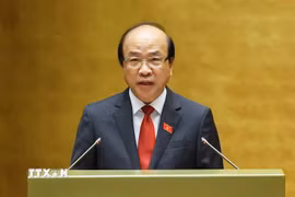 Chủ nhiệm Ủy ban Pháp luật và Tư pháp của Quốc hội Phan Chí Hiếu trình bày báo cáo thẩm tra về 03 nội dung: dự án Luật Trưng mua, trưng dụng tài sản (sửa đổi); dự án Luật Văn bản quy phạm pháp luật; tình hình triển khai thực hiện Nghị quyết số 206/2025/QH15 về cơ chế đặc biệt xử lý khó khăn, vướng mắc do quy định của pháp luật. (Ảnh: Doãn Tấn/TTXVN)