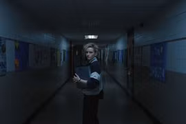 Nữ diễn viên Julia Garner trong một cảnh của phim "Weapons." (Nguồn: Warner Bros)