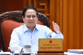 Thủ tướng Phạm Minh Chính chủ trì họp Thường trực Chính phủ với các bộ, ngành và Đoàn đàm phán Chính phủ về các vấn đề thương mại với Hoa Kỳ. (Ảnh: Dương Giang/TTXVN)