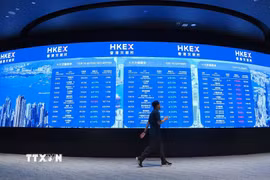 Bảng chỉ số chứng khoán tại sàn giao dịch ở Hong Kong (Trung Quốc). (Ảnh: THX/TTXVN)