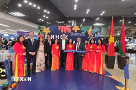 Khách mời tại buổi lễ khai trương đường bay thẳng Minsk-Nha Trang. (Ảnh: TTXVN phát)