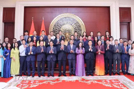 Tổng Bí thư, Chủ tịch nước Trung Quốc Tập Cận Bình đón Chủ tịch nước Lương Cường. (Ảnh: Lâm Khánh/ TTXVN)