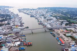 Cửa biển Sông Đốc, một trong những cửa biển lớn nhất của khu vực Đồng bằng sông Cửu Long. (Ảnh: Huỳnh Anh/TTXVN)