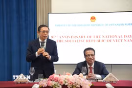 Đại sứ Lào Shiphandone Oybuabuddy phát biểu chúc mừng. (Ảnh: Trần Hải/TTXVN)