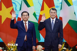 Thủ tướng Lê Minh Hưng hội kiến Tổng thống nước Cộng hòa Liên bang Myanmar Min Aung Hlaing. (Ảnh: Dương Giang/TTXVN)