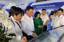 Bắt nhịp xu hướng phát triển của báo chí truyền thông số, Thông tấn xã Việt Nam giới thiệu Triển lãm không gian ảo tới khách tham quan tại Hội Báo toàn quốc năm 2024. (Ảnh: TTXVN)