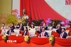 Các đại biểu biểu quyết thông qua Dự thảo Nghị quyết Đại hội Đại biểu Đảng bộ tỉnh Quảng Ngãi lần thứ nhất, nhiệm kỳ 2025-2030. (Ảnh: Lê Phước Ngọc/TTXVN)