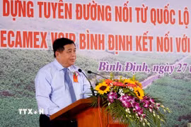 Phó Thủ tướng Chính phủ Nguyễn Chí Dũng phát biểu tại lễ khánh thành dự án. (Ảnh: Lê Phước Ngọc/TTXVN)