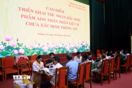 Quang cảnh chiến dịch cao điểm thu nhận mẫu ADN cho thân nhân liệt sỹ chưa xác định danh tính tại xã Hoàng Vân. (Ảnh: Danh Lam/TTXVN)