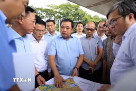 Bí thư Thành ủy Hà Nội Trần Đức Thắng chỉ đạo đẩy nhanh tiến độ, bảo đảm thông xe kỹ thuật Dự án đầu tư xây dựng hầm chui tại nút giao Cổ Linh trước Tết Nguyên đán Đinh Mùi 2027. (Ảnh: Văn Điệp/TTXVN)