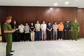 Bắt 8 người ở Công ty Bảo Phúc vì chiêu trò lừa đảo nhà đất giá rẻ. (Ảnh: Công an cung cấp)