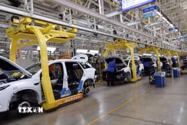 Xưởng lắp ráp xe ôtô của hãng BYD, Trung Quốc. (Ảnh: Công Tuyên/TTXVN)