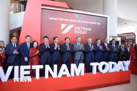 Tổng Bí thư Tô Lâm và các đại biểu tại lễ ra mắt và phát sóng chính thức Kênh Truyền hình đối ngoại Quốc gia - Vietnam Today. (Ảnh: Thống Nhất/TTXVN)