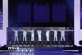 Nhóm nhạc BTS biểu diễn tại Seoul, Hàn Quốc, ngày 10/3/2022. (Ảnh: Yonhap/TTXVN)