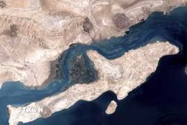 Một trong những nội dung quan trọng trong thỏa thuận là việc Iran mở lại hoàn toàn eo biển Hormuz. (Ảnh: IRNA/TTXVN)