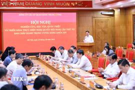 Hội nghị trực tiếp kết hợp trực tuyến về nghiên cứu, học tập, quán triệt và triển khai thực hiện Nghị quyết Hội nghị lần thứ tư Ban Chấp hành Trung ương Đảng khóa XIV. (Ảnh: An Đăng/TTXVN)