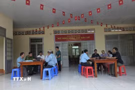 Thành phố Cần Thơ hiện có 1.227 Tổ công nghệ số cộng đồng ở 103 xã, phường là lực lượng nòng cốt "đi từng ngõ, gõ từng nhà" hướng dẫn người dân tiếp cận số. (Ảnh: Thu Hiền/TTXVN)