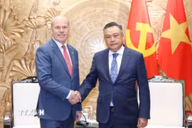 Chủ nhiệm Uỷ ban Kiểm tra Trung ương Trần Sỹ Thanh tiếp Đại sứ Canada tại Việt Nam Jim Nickel. (Ảnh: Phương Hoa/TTXVN)