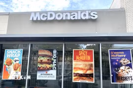 McDonald’s được cho là sử dụng một "hệ thống định giá" vận hành bằng AI để thiết lập giá thực đơn. (Ảnh: Ngọc Quang/TTXVN)