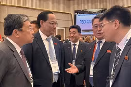 Phó Chủ tịch Quốc hội Trần Quang Phương gặp Phó Chủ tịch Hội nghị Nhân dân Tối cao Triều Tiên Maeng Kyung Il. (Nguồn: Báo Nhân dân)