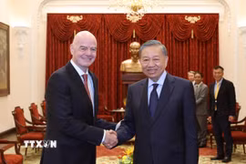 Tổng Bí thư, Chủ tịch nước Tô Lâm tiếp Chủ tịch FIFA Gianni Infantino. (Ảnh: Thống Nhất/TTXVN)