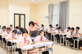 Một tiết học của cô và trò Trường Trung học cơ sở Gia Bình phân hiệu Quỳnh Phú, phường Gia Bình, thành phố Bắc Ninh. (Ảnh: Thanh Thương/TTXVN)