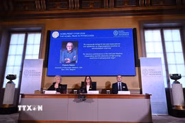 Viện Hàn lâm Khoa học Hoàng gia Thụy Điển công bố giải Nobel Vật lý 2026 thuộc về Giáo sư Francis Halzen. (Ảnh: THX/TTXVN phát)