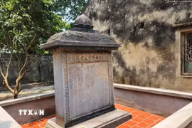 Tại vị trí bia “Lê tướng công sự nghiệp huân danh” nằm trong khuôn viên sân vườn đã được xã Thọ Phú dọn dẹp sạch sẽ, đồng thời lát gạch đỏ và bao bằng tường bao thấp xung quanh. (Ảnh: Hoa Mai/TTXVN)