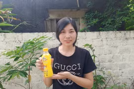 Chị Trịnh Thị Ngọc trong một lần xé nhãn chai Number 1 vào mùa hè năm ngoái đã mang đến cho chị giải thưởng 50 triệu đồng để trả bớt nợ xây nhà.
